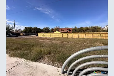 295 S West End Avenue, New Braunfels, TX 78130 - Photo 3