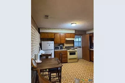 215 Price Street, Yoakum, TX 77995 - Photo 7