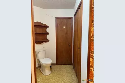 215 Price Street, Yoakum, TX 77995 - Photo 17