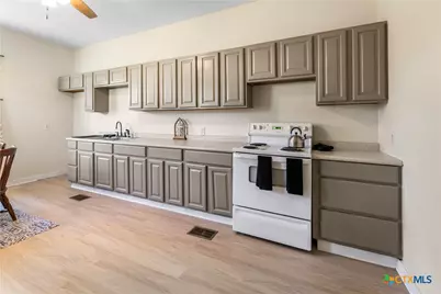 1002 E Commercial Street, Victoria, TX 77901 - Photo 11