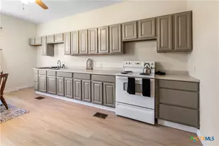 1002 E Commercial St, Victoria, TX 77901 - Photo 11