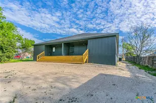 395 W Avenue J, Belton, TX 76513 - Photo 5