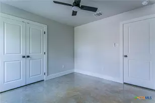 395 W Avenue J, Belton, TX 76513 - Photo 17