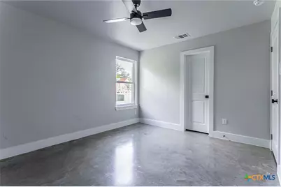 395 W Avenue J, Belton, TX 76513 - Photo 15