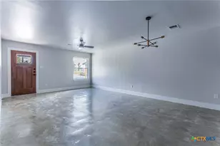 395 W Avenue J, Belton, TX 76513 - Photo 7