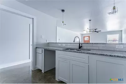 395 W Avenue J, Belton, TX 76513 - Photo 13