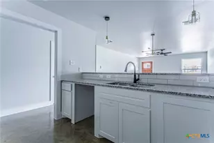 395 W Avenue J, Belton, TX 76513 - Photo 13