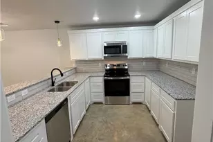395 W Avenue J, Belton, TX 76513 - Photo 21