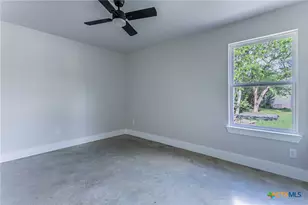 395 W Avenue J, Belton, TX 76513 - Photo 11