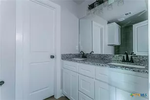 395 W Avenue J, Belton, TX 76513 - Photo 9