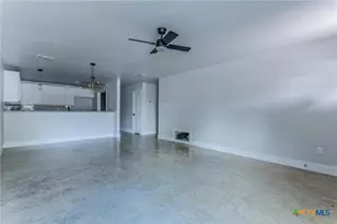 395 W Avenue J, Belton, TX 76513 - Photo 9