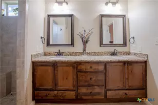 102 Luke Ct, Victoria, TX 77904 - Photo 19