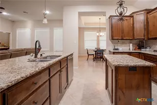 102 Luke Ct, Victoria, TX 77904 - Photo 11