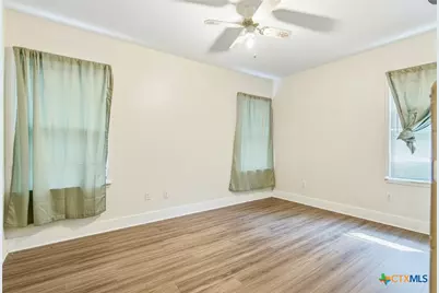 1507 E Mistletoe Avenue, Victoria, TX 77901 - Photo 11