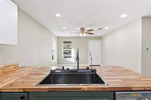 127 Roosevelt Dr, Seguin, TX 78155 - Photo 11