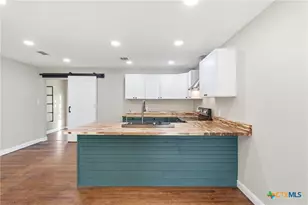 127 Roosevelt Dr, Seguin, TX 78155 - Photo 9