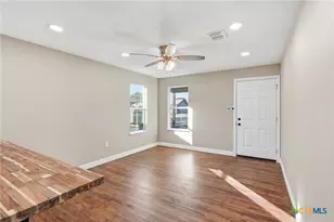 127 Roosevelt Dr, Seguin, TX 78155 - Photo 7