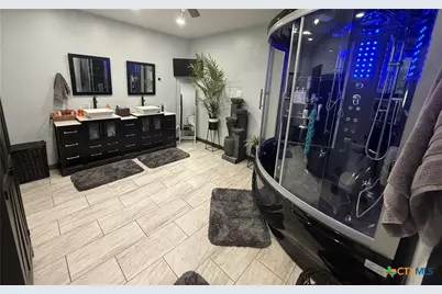 202 Clark Street, Yoakum, TX 77995 - Photo 9