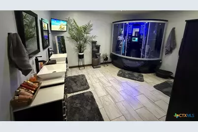 202 Clark Street, Yoakum, TX 77995 - Photo 7