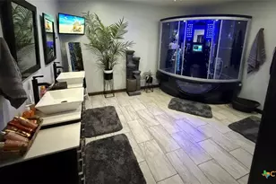 202 Clark St, Yoakum, TX 77995 - Photo 7