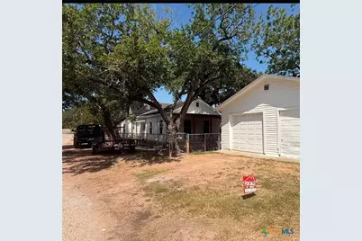 202 Clark Street, Yoakum, TX 77995 - Photo 13