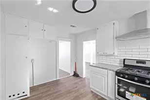 104 E Whitney St, Hamilton, TX 76531 - Photo 11