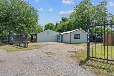 1013 N Colorado Street, Lockhart, TX 78644 - Photo 3