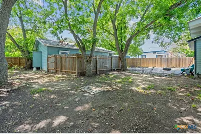 1013 N Colorado Street, Lockhart, TX 78644 - Photo 9