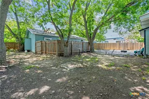 1013 N Colorado St, Lockhart, TX 78644 - Photo 9