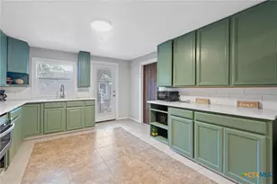 1013 N Colorado St, Lockhart, TX 78644 - Photo 21