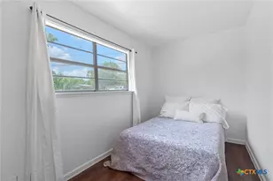 1013 N Colorado St, Lockhart, TX 78644 - Photo 13