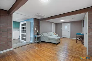 1013 N Colorado St, Lockhart, TX 78644 - Photo 7