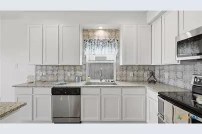 223 Sapphire Drive, New Braunfels, TX 78130 - Photo 13