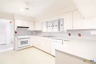 603 Suzanne St, Edna, TX 77957 - Photo 17