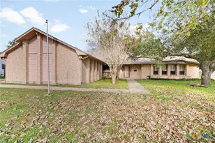 603 Suzanne St, Edna, TX 77957 - Photo 1