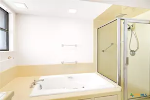 603 Suzanne St, Edna, TX 77957 - Photo 25