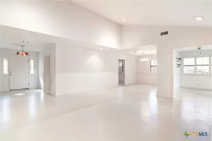 603 Suzanne St, Edna, TX 77957 - Photo 7