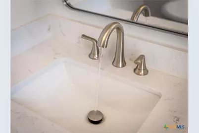 533 W Bridge Street, New Braunfels, TX 78130 - Photo 17