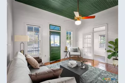 533 W Bridge Street, New Braunfels, TX 78130 - Photo 7