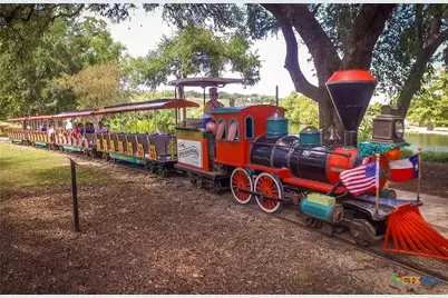 533 W Bridge Street, New Braunfels, TX 78130 - Photo 37