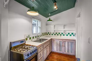 533 W Bridge St, New Braunfels, TX 78130 - Photo 13