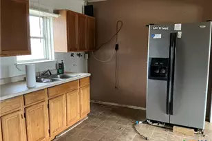 206 W 2nd Ave, Nixon, TX 78140 - Photo 5