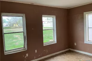 206 W 2nd Ave, Nixon, TX 78140 - Photo 9