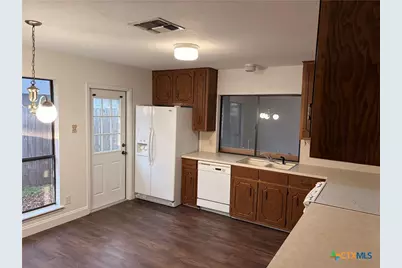 108 Queenswood Trail, Victoria, TX 77901 - Photo 3