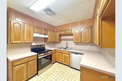 705 Third Street, Cuero, TX 77954 - Photo 9