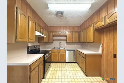 705 Third Street, Cuero, TX 77954 - Photo 7