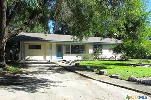 212 E Rosemary Dr, Seguin, TX 78155 - Photo 1