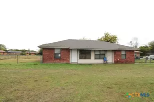 704 N 4th St, Copperas Cove, TX 76522 - Photo 1