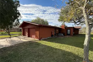 2301 McPherson Dr, Port Lavaca, TX 77979 - Photo 5