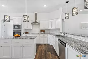 8107 Green Hill Dr, Salado, TX 78571 - Photo 9